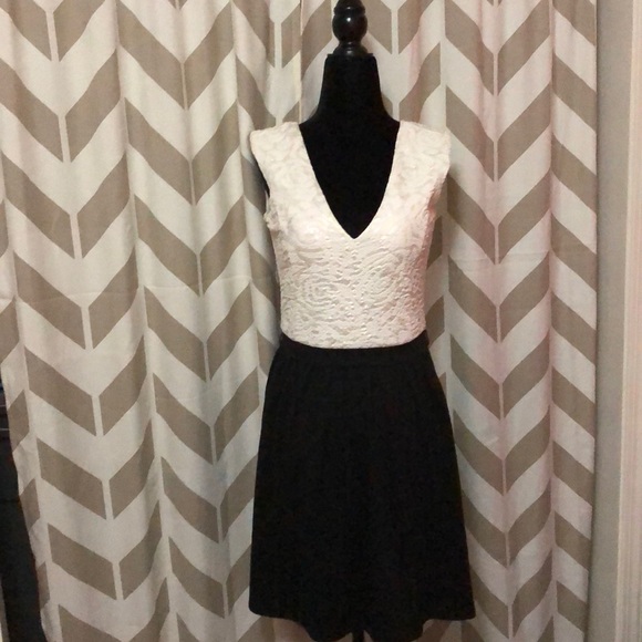Candie's Dresses & Skirts - Candies cream and black dress. Size medium